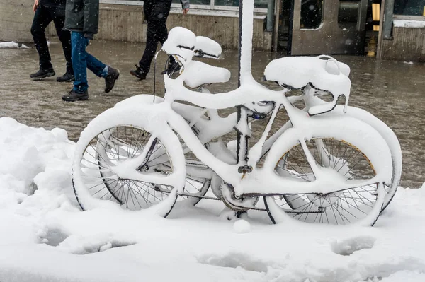 Bicicleta Coberta Neve Fresca Montreal Canadá 2018 — Fotografia de Stock