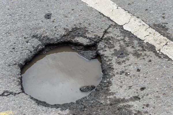 Large Rounded Pothole Filled Water Montreal — Stock Photo, Image