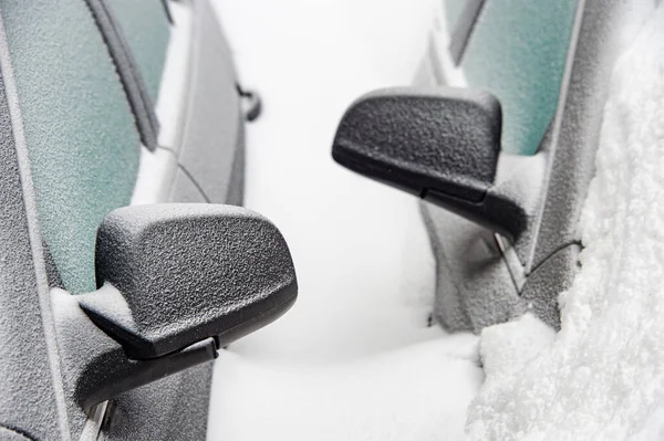 Autospiegel Zweier Autos Nach Schneesturm Schnee Begraben — Stockfoto