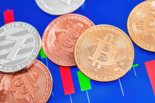 Cryptocurrency Bitcoin Och Litecoin Mynt Över Tablett Skärm Sho — Stockfoto