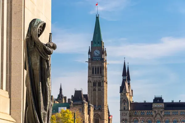 Standbeeld Ivstitia Canadees Parlement — Stockfoto
