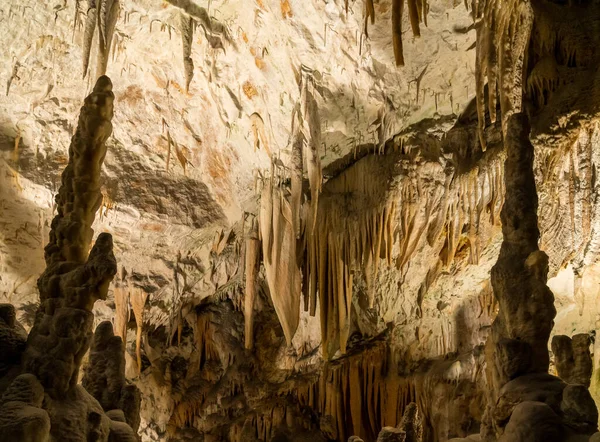 Dziwne Formacje Skalne Pod Ziemią Systemie Jaskiń — Zdjęcie stockowe