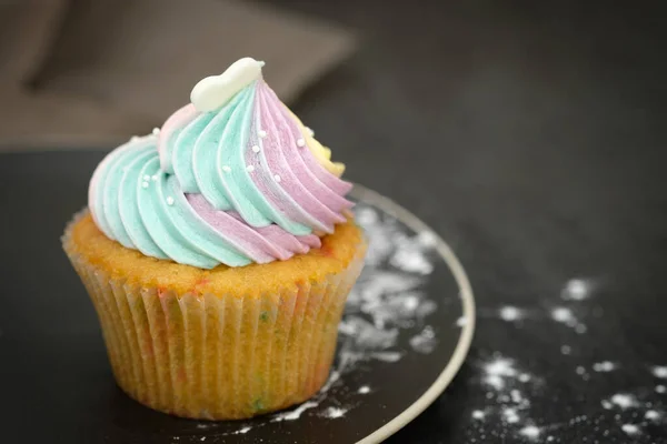 Nahaufnahme Von Köstlichen Süßen Cupcake — Stockfoto