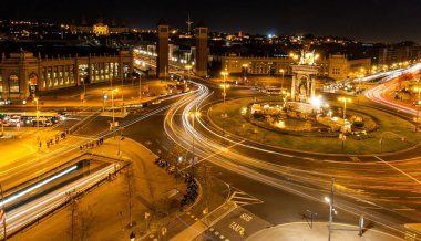 İspanya 'nın modern şehrinde gece ışığı