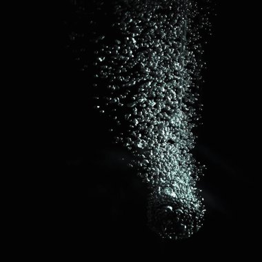 Arka planda oksijen kabarcıkları, kapatın