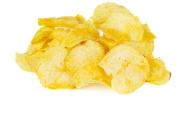 beyaz zemin üzerine patates cipsi