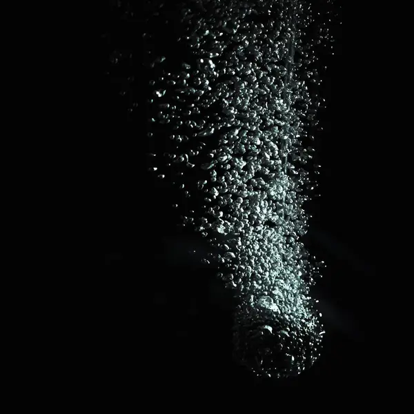 Arka planda oksijen kabarcıkları, kapatın