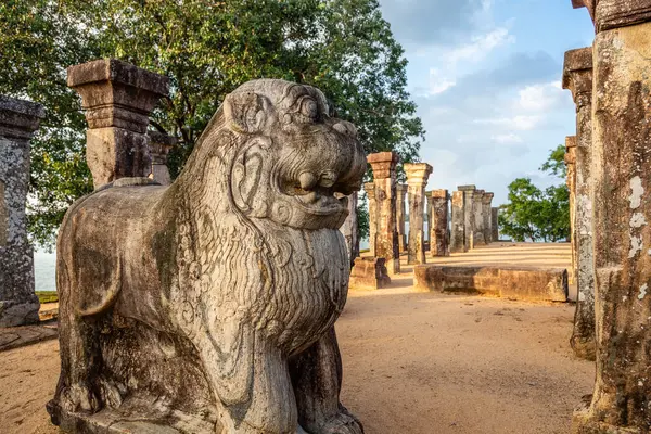 Estatua Leones Sala Audiencias Nissanka Malla Kings Polonnar — Foto de Stock