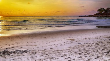 Gün batımında Beach güzel manzara