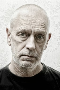 Üzgün bir adamın portresi 