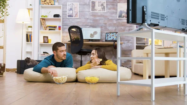 Couple Talking Each Other Watching Sitting Pillows Floor — Stock Photo, Image