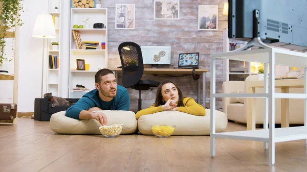 Couple Talking Each Other Watching Sitting Pillows Floor — Stock Photo, Image