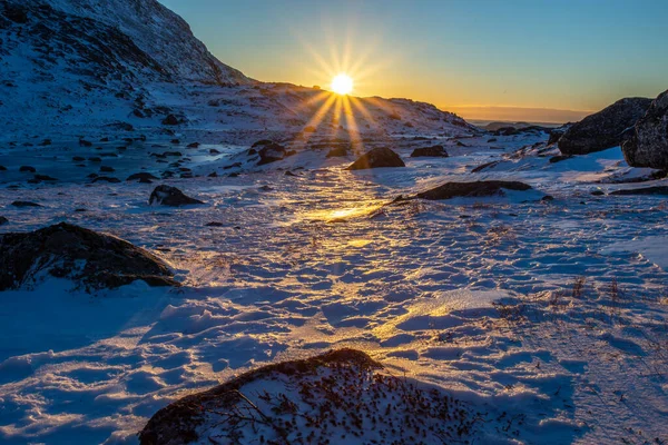Polarararktischer Grüner Sonnenuntergang Über Den Schneebergen Nuuk — Stockfoto