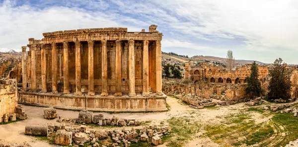 Oude Romeinse Tempel Van Bacchus Panorama Met Omliggende Ruïnes — Stockfoto
