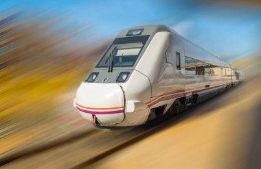 Hızlı tren geçerken