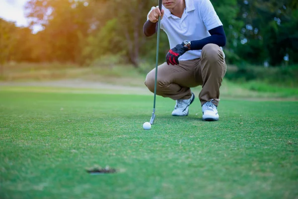 Joueur Golf Ligne Contrôle Pour Mettre Balle Golf Sur Herbe — Photo