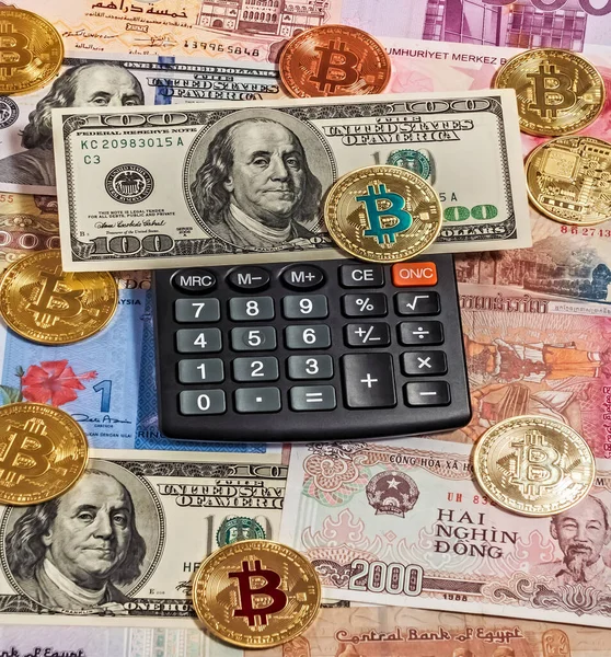 Moeda Bitcoin Ouro Conceito Negócio Calculadora Eletrônica Preta — Fotografia de Stock