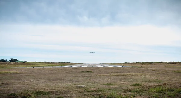 Petit Avion Passagers Décollant Aérodrome Sur Île Yeu — Photo