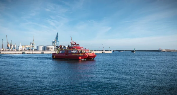 Turister Segelbåt Hamnen Sete Frankrike — Stockfoto