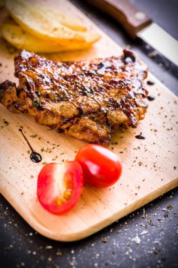 Tahtada Kızarmış Tavuk