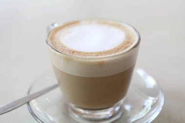 Kahve latte. Yakın çekim.