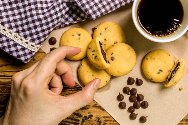 コーヒーバックグラウンドのクッキー コーヒー クッキー付きクッキー — ストック写真
