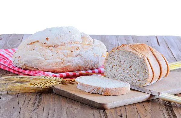 Brot Brot Und Weizenähren Auf Einem Holztisch — Stockfoto