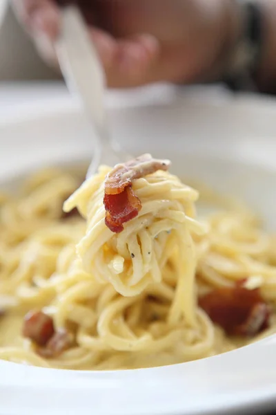 Espaguetis Carbonara Con Tocino Queso —  Fotos de Stock