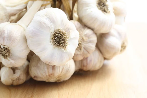 Close View Fresh Organic Garlic Bulbs — Stock Photo, Image