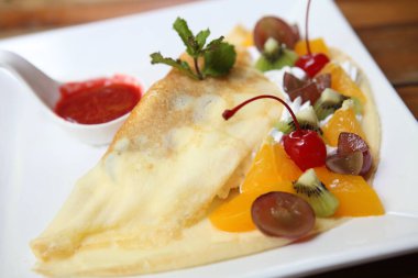 Böğürtlenli krep yakın plan