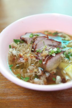 Erişte ve börek, yakın çekim. 