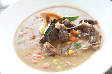 kadar yakın sığır eti güveç