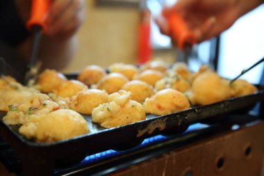 Lezzetli Takoyaki yemeğinin yakın plan görüntüsü  