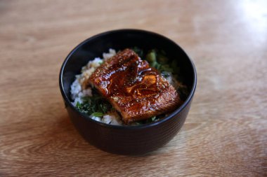 Japon pilavı ve balığı.