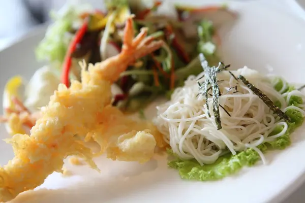 Fried Noodles Shrimps Salad — Stock Photo, Image