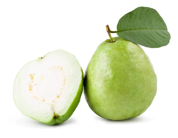 Frutto Guava Intero Mezzo Con Foglia Isolata Sullo Sfondo Bianco — Foto Stock