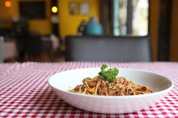 Masada etli spagetti.