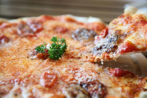 Close Shot Delicious Italian Pizza — 图库照片