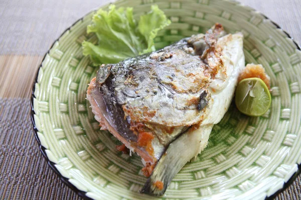 Japonské Jídlo Grilované Hlavy Ryby — Stock fotografie