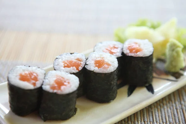 Lachs Maki Sushi Leckeres Japanisches Meeresfrüchtekonzept — Stockfoto