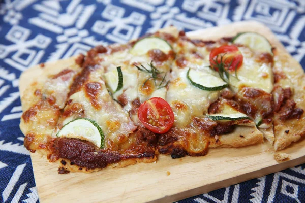 Primer Plano Pizza Con Carne Verduras —  Fotos de Stock