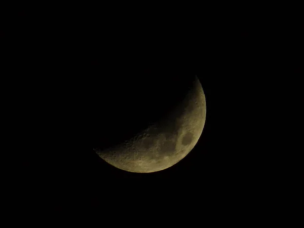 Luna Sobre Fondo Oscuro Del Cielo —  Fotos de Stock