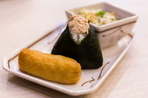 Rýže Zabalená Mořských Řasách Tofu Chutné Japonské Mořské Plody Koncept — Stock fotografie