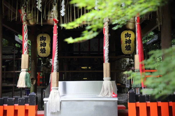 Temple Japonais Avec Porte Rouge Japonaise Feuilles Érable Vertes — Photo