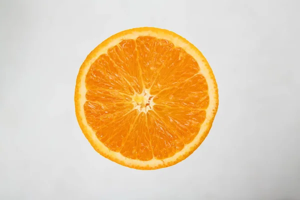 Оранжевый Ломтик Изолирован Сером Фоне — стоковое фото