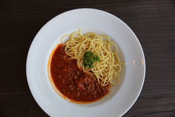 Спагетті Болоньєзе Дерев Яному Фоні — стокове фото