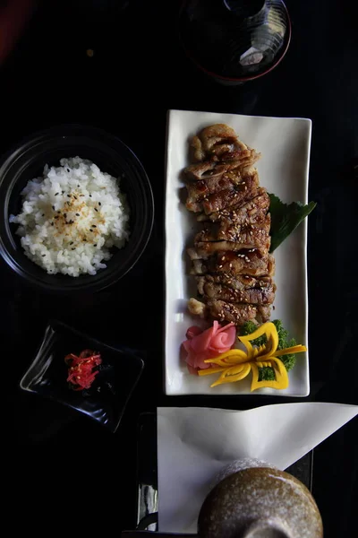 Pirinç Çorba Japon Yemekleri Ile Ayarla Teriyaki Tavuk — Stok fotoğraf