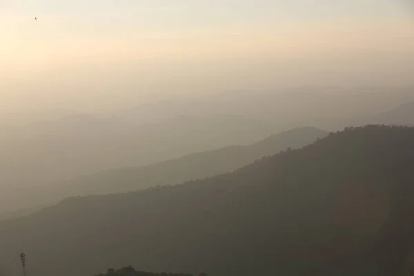 Prachtige Natuur Achtergrond Bergen Tijdens Zonsopgang — Stockfoto