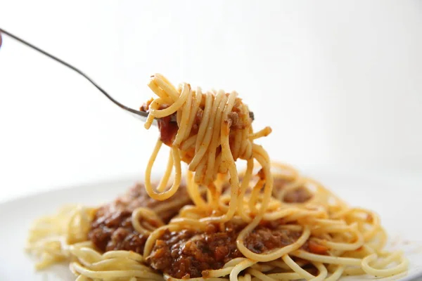 Espaguetis Boloñés Con Tenedor Aislado Fondo Blanco —  Fotos de Stock