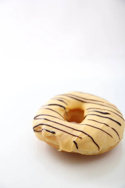 Білий Шоколадний Пончик Ізольований Білому Фоні — стокове фото